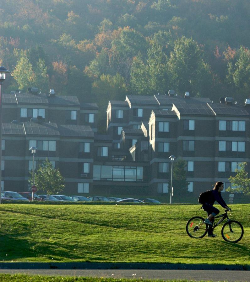 Au Campus-Hebergement Hotelier Universite De Шербрук Екстер'єр фото